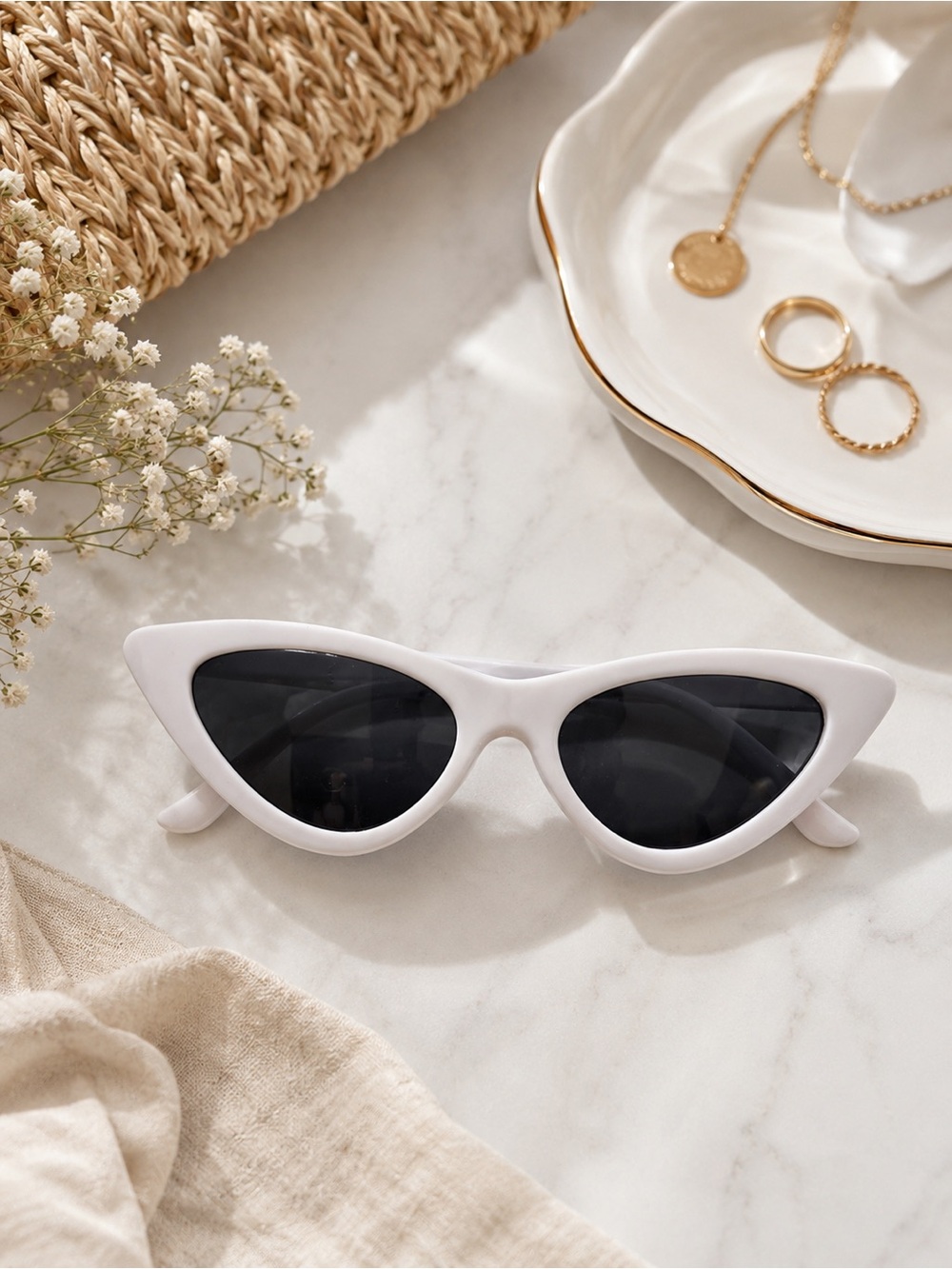 White Cat-Eye Sunglasses - Women's Fashion Accessory BRIDAL/BACHELORETTE